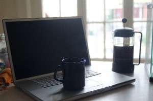 4、コーヒーとパソコン
